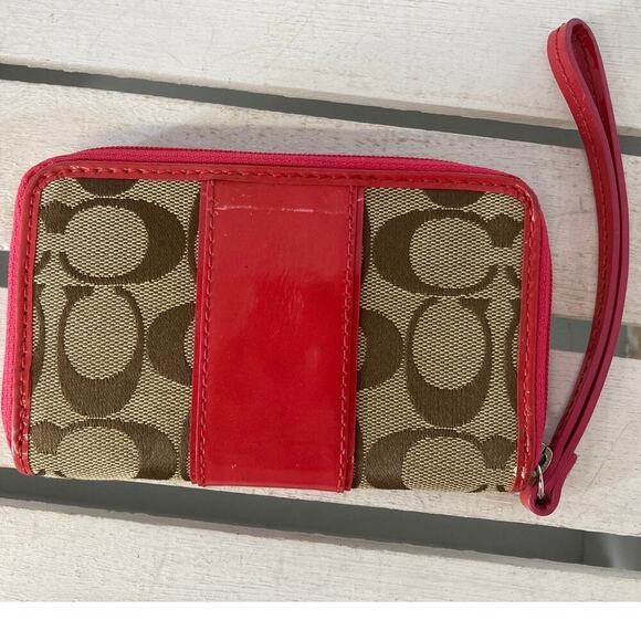 COACH SMALL TAN CANVAS SIGNATURE AND PINK LEATHER WRISTLET - Picture 2 of 9